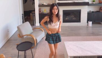 Lucy Mochi บริการเบ็ดเตล็ดเย็ดเฝ้าบ้าน